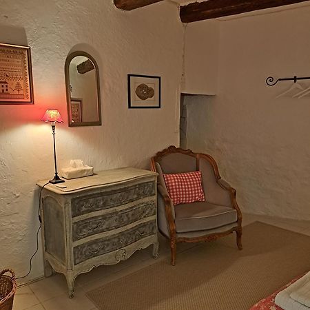 La Maison De Gisele Bed and Breakfast Saint-Victor-des-Oules Exteriör bild