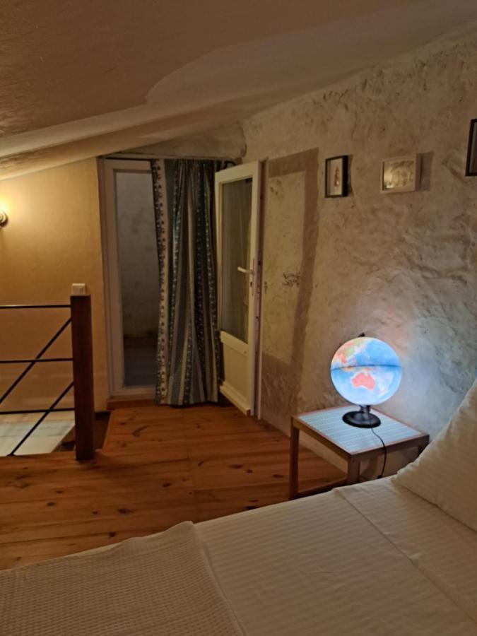 La Maison De Gisele Bed and Breakfast Saint-Victor-des-Oules Exteriör bild