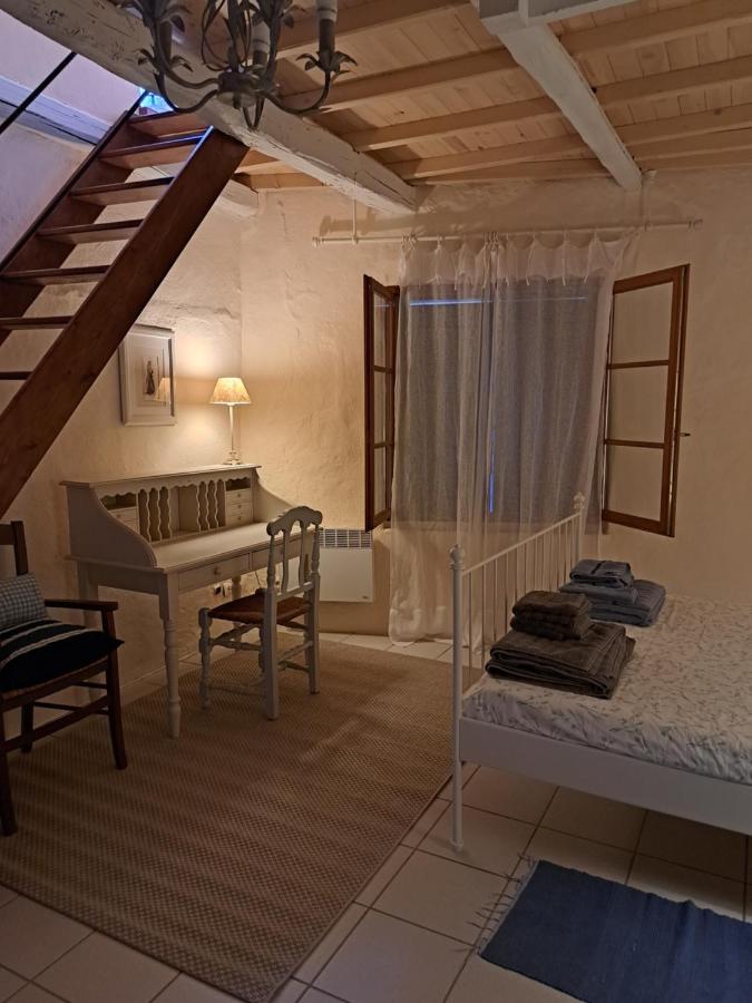 La Maison De Gisele Bed and Breakfast Saint-Victor-des-Oules Exteriör bild