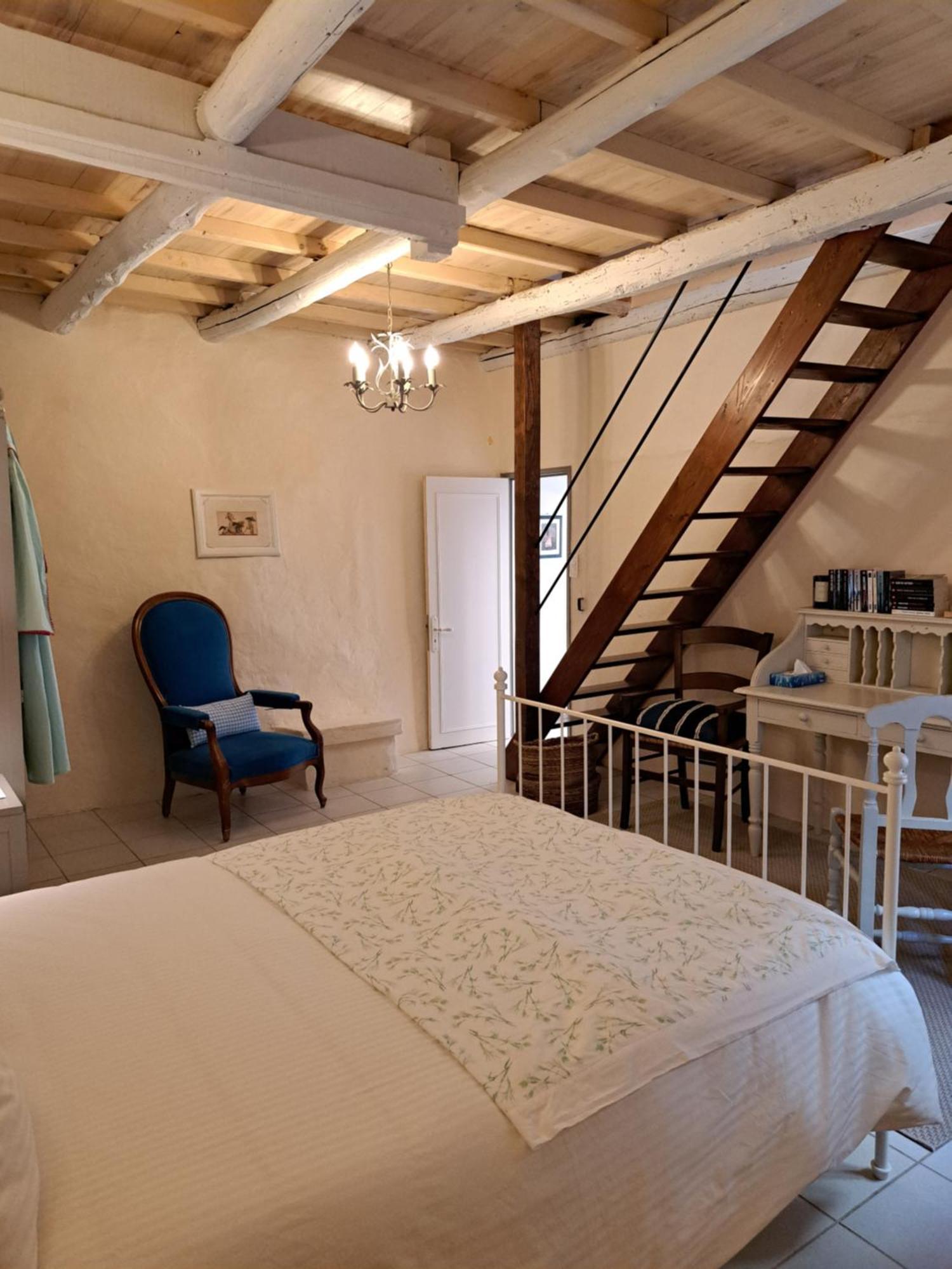 La Maison De Gisele Bed and Breakfast Saint-Victor-des-Oules Exteriör bild