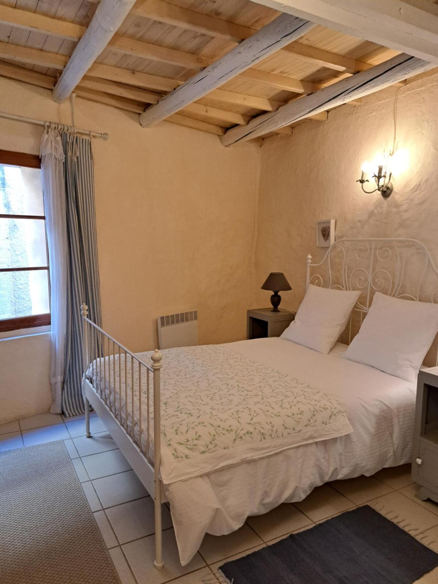La Maison De Gisele Bed and Breakfast Saint-Victor-des-Oules Exteriör bild